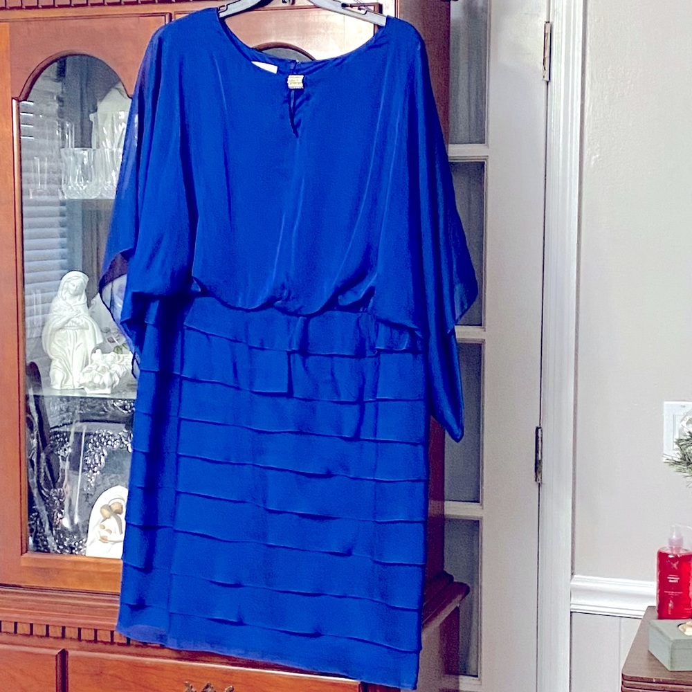 Women’s Semi-Formal mid-length dress